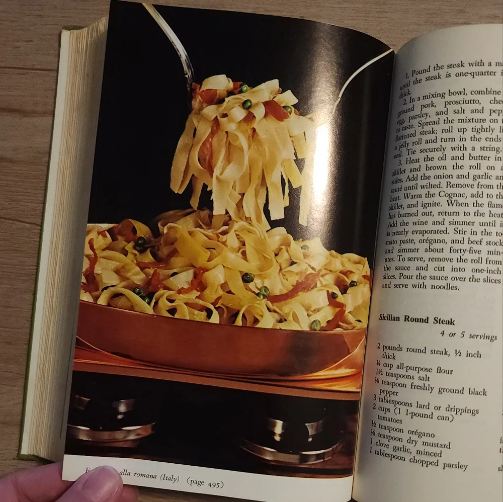 🌟 3 for $15 Deal! 🌟International Cookbook by Craig Claiborne 1971
